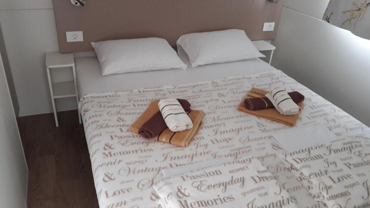 Mobile Home Lux Otok Murter Jezera Luaran gambar